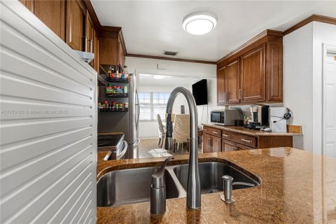 Villa ou maison à vendre à Lauderdale Lakes, Floride: 3 chambres, 166.76 m2 № 1713949 - photo 10