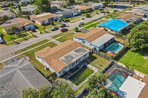 Villa ou maison à vendre à Lauderdale Lakes, Floride: 3 chambres, 166.76 m2 № 1713949 - photo 19