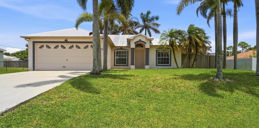 Casa en Port St. Lucie, Florida 3 dormitorios, 135.64 m2 № 2177407