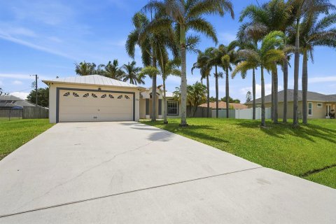 Casa en venta en Port St. Lucie, Florida, 3 dormitorios, 135.64 m2 № 2177407 - foto 2