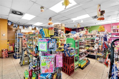 Propiedad comercial en venta en Fort Lauderdale, Florida № 1864852 - foto 5