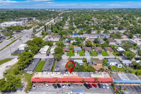 Propiedad comercial en venta en Fort Lauderdale, Florida № 1864852 - foto 10