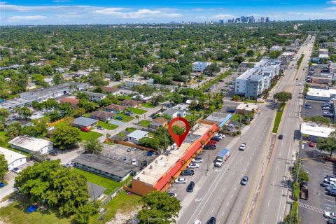 Propiedad comercial en venta en Fort Lauderdale, Florida № 1864852 - foto 8
