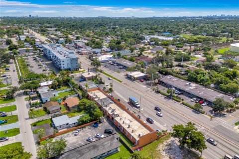 Propiedad comercial en venta en Fort Lauderdale, Florida № 1864852 - foto 9