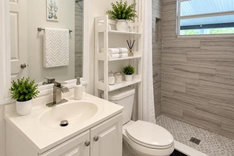 Casa en venta en Sarasota, Florida, 6 dormitorios, 199 m2 № 2395749 - foto 9