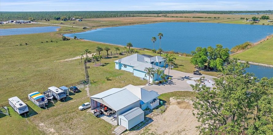 House in Punta Gorda, Florida 4 bedrooms, 396.97 sq.m. № 1789432