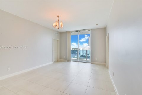 Condominio en venta en Hallandale Beach, Florida, 2 dormitorios, 121.33 m2 № 2241715 - foto 13