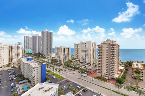 Condominio en venta en Hallandale Beach, Florida, 2 dormitorios, 121.33 m2 № 2241715 - foto 5