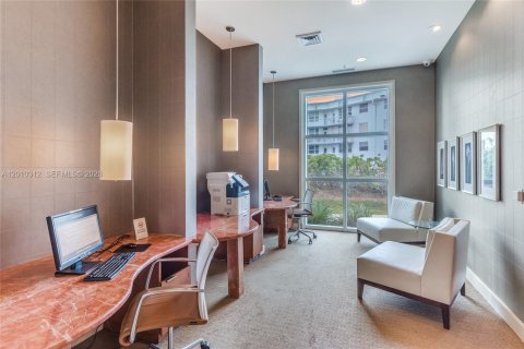 Condominio en venta en Hallandale Beach, Florida, 2 dormitorios, 121.33 m2 № 2241715 - foto 24