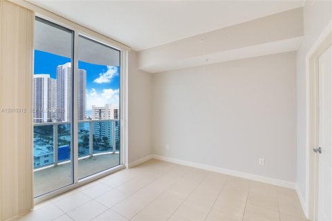 Condominio en venta en Hallandale Beach, Florida, 2 dormitorios, 121.33 m2 № 2241715 - foto 18