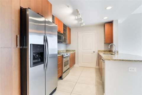 Condominio en venta en Hallandale Beach, Florida, 2 dormitorios, 121.33 m2 № 2241715 - foto 12