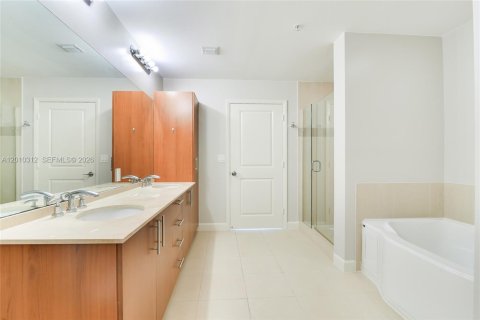 Condominio en venta en Hallandale Beach, Florida, 2 dormitorios, 121.33 m2 № 2241715 - foto 17
