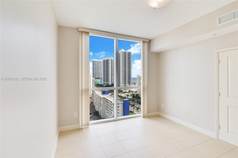 Condominio en venta en Hallandale Beach, Florida, 2 dormitorios, 121.33 m2 № 2241715 - foto 15