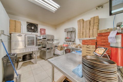 Commercial property in Miami, Florida № 2026191 - photo 11