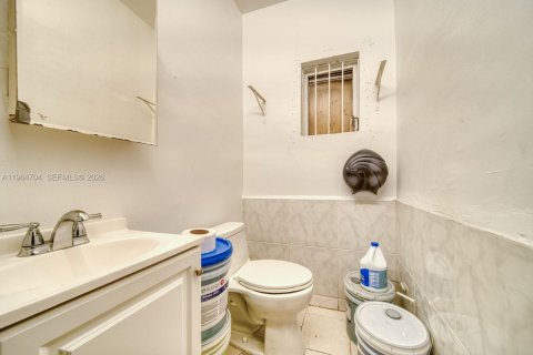 Commercial property in Miami, Florida № 2026191 - photo 19