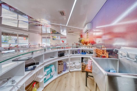 Commercial property in Miami, Florida № 2026191 - photo 7