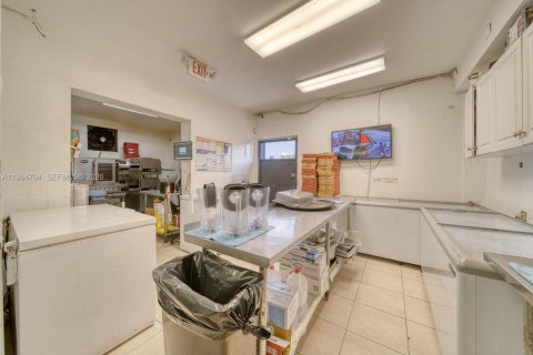 Commercial property in Miami, Florida № 2026191 - photo 15