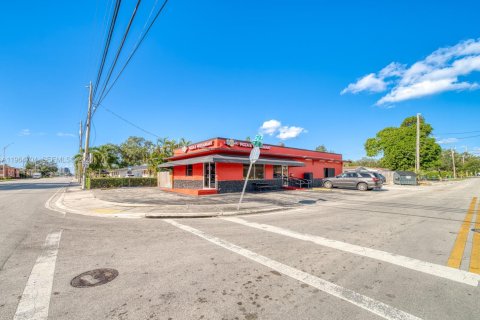 Commercial property in Miami, Florida № 2026191 - photo 22