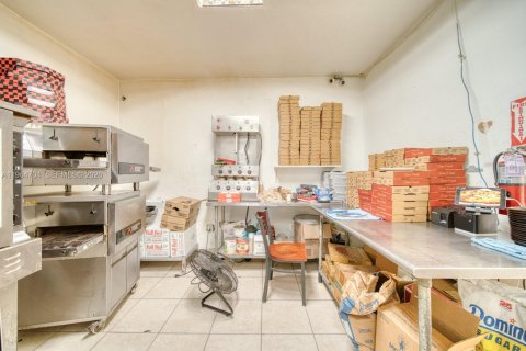 Commercial property in Miami, Florida № 2026191 - photo 10