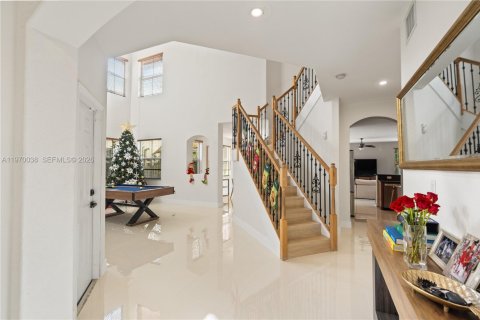 Casa en venta en Doral, Florida, 4 dormitorios, 283.63 m2 № 2030843 - foto 4
