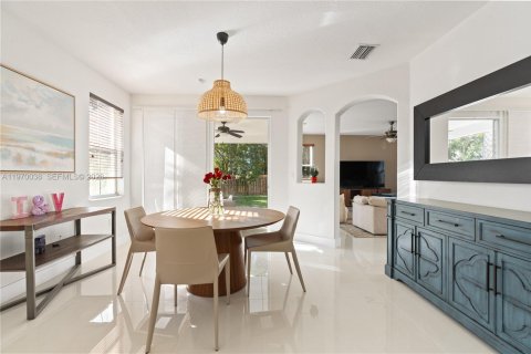Casa en venta en Doral, Florida, 4 dormitorios, 283.63 m2 № 2030843 - foto 11