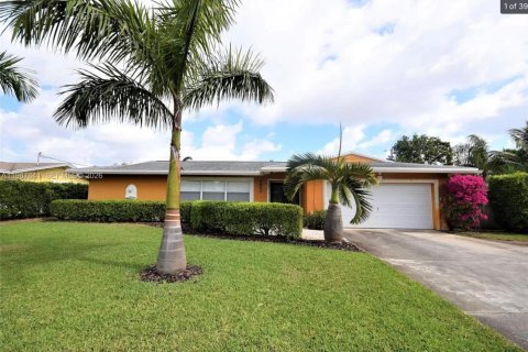 House in Boynton Beach, Florida 4 bedrooms, 179.3 sq.m. № 2049012