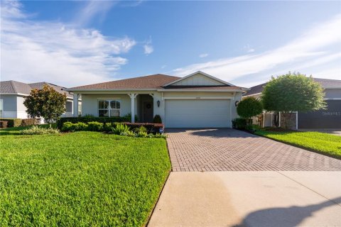 House in Clermont, Florida 3 bedrooms, 158.4 sq.m. № 2287333
