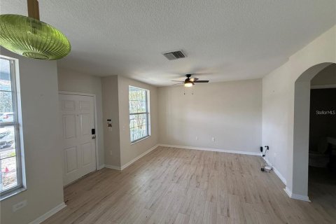 Townhouse in Brandon, Florida 3 bedrooms, 140.1 sq.m. № 2287171 - photo 5