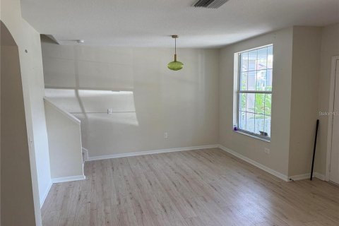 Townhouse in Brandon, Florida 3 bedrooms, 140.1 sq.m. № 2287171 - photo 4