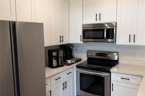 Townhouse in Brandon, Florida 3 bedrooms, 140.1 sq.m. № 2287171 - photo 3