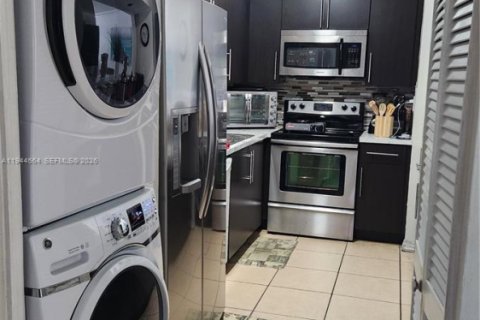 House in Miami, Florida 3 bedrooms, 151.52 sq.m. № 2000937 - photo 8