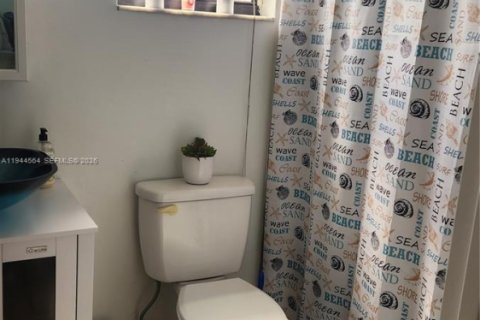 House in Miami, Florida 3 bedrooms, 151.52 sq.m. № 2000937 - photo 11