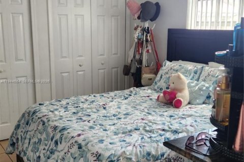 House in Miami, Florida 3 bedrooms, 151.52 sq.m. № 2000937 - photo 12