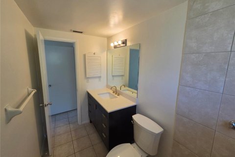 Appartement à louer à Englewood, Floride: 2 chambres, 91.23 m2 № 2388976 - photo 11