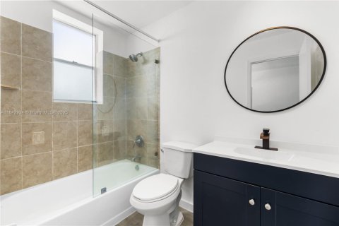 Condo in Miami Beach, Florida, 2 bedrooms  № 1836193 - photo 12