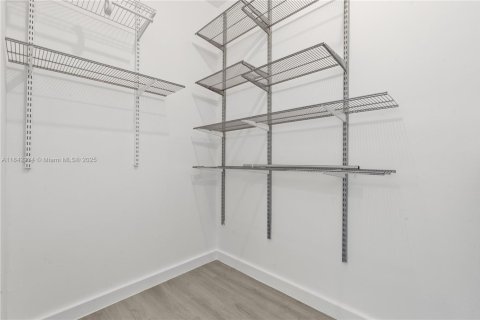 Condo in Miami Beach, Florida, 2 bedrooms  № 1836193 - photo 17