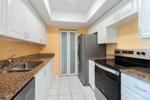 Condo in Miami Beach, Florida, 1 bedroom  № 2022577 - photo 8