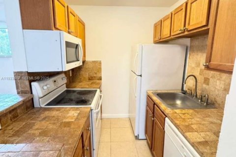 Снять в аренду кондоминиум в Бойнтон-Бич, Флорида 2 спальни, 80.27м2, № 1991418 - фото 3