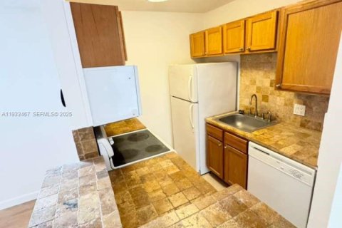 Снять в аренду кондоминиум в Бойнтон-Бич, Флорида 2 спальни, 80.27м2, № 1991418 - фото 2