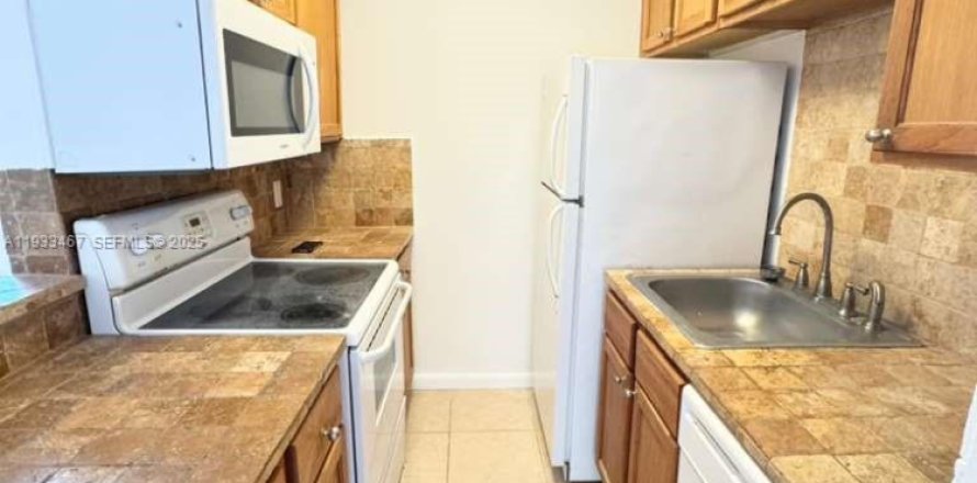 Кондоминиум с 2 спальнями в Бойнтон-Бич, Флорида № 1991418