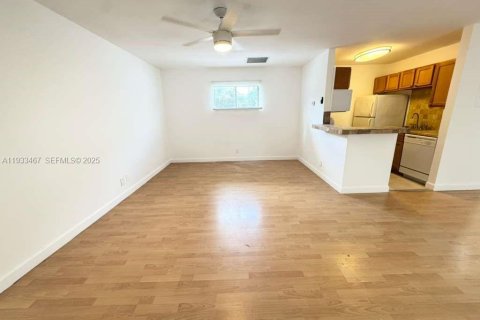 Снять в аренду кондоминиум в Бойнтон-Бич, Флорида 2 спальни, 80.27м2, № 1991418 - фото 8