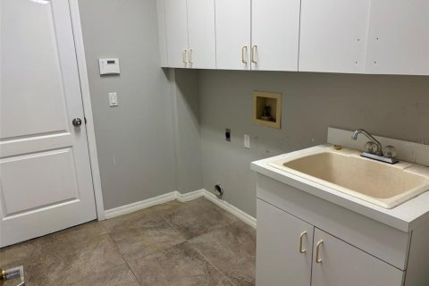 Casa en venta en Lutz, Florida, 4 dormitorios, 219.81 m2 № 1902255 - foto 11