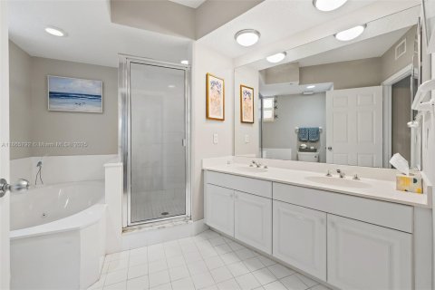 Купить кондоминиум в Хатчинсон-Айленд-Саут, Флорида 2 спальни, 111.85м2, № 2019466 - фото 18