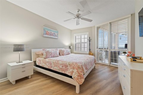 Купить кондоминиум в Хатчинсон-Айленд-Саут, Флорида 2 спальни, 111.85м2, № 2019466 - фото 14