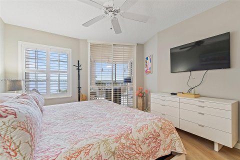 Купить кондоминиум в Хатчинсон-Айленд-Саут, Флорида 2 спальни, 111.85м2, № 2019466 - фото 15