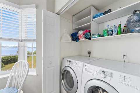 Купить кондоминиум в Хатчинсон-Айленд-Саут, Флорида 2 спальни, 111.85м2, № 2019466 - фото 11