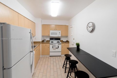 Copropriété à louer à Surfside, Floride: 1 chambre, 84.08 m2 № 1995810 - photo 9