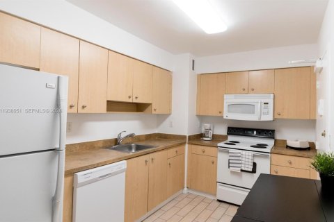 Copropriété à louer à Surfside, Floride: 1 chambre, 84.08 m2 № 1995810 - photo 10