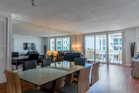 Copropriété à louer à Surfside, Floride: 1 chambre, 84.08 m2 № 1995810 - photo 8