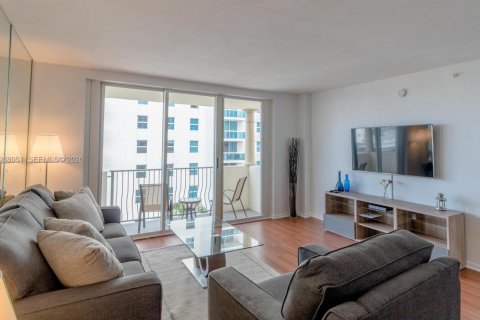 Copropriété à louer à Surfside, Floride: 1 chambre, 84.08 m2 № 1995810 - photo 3